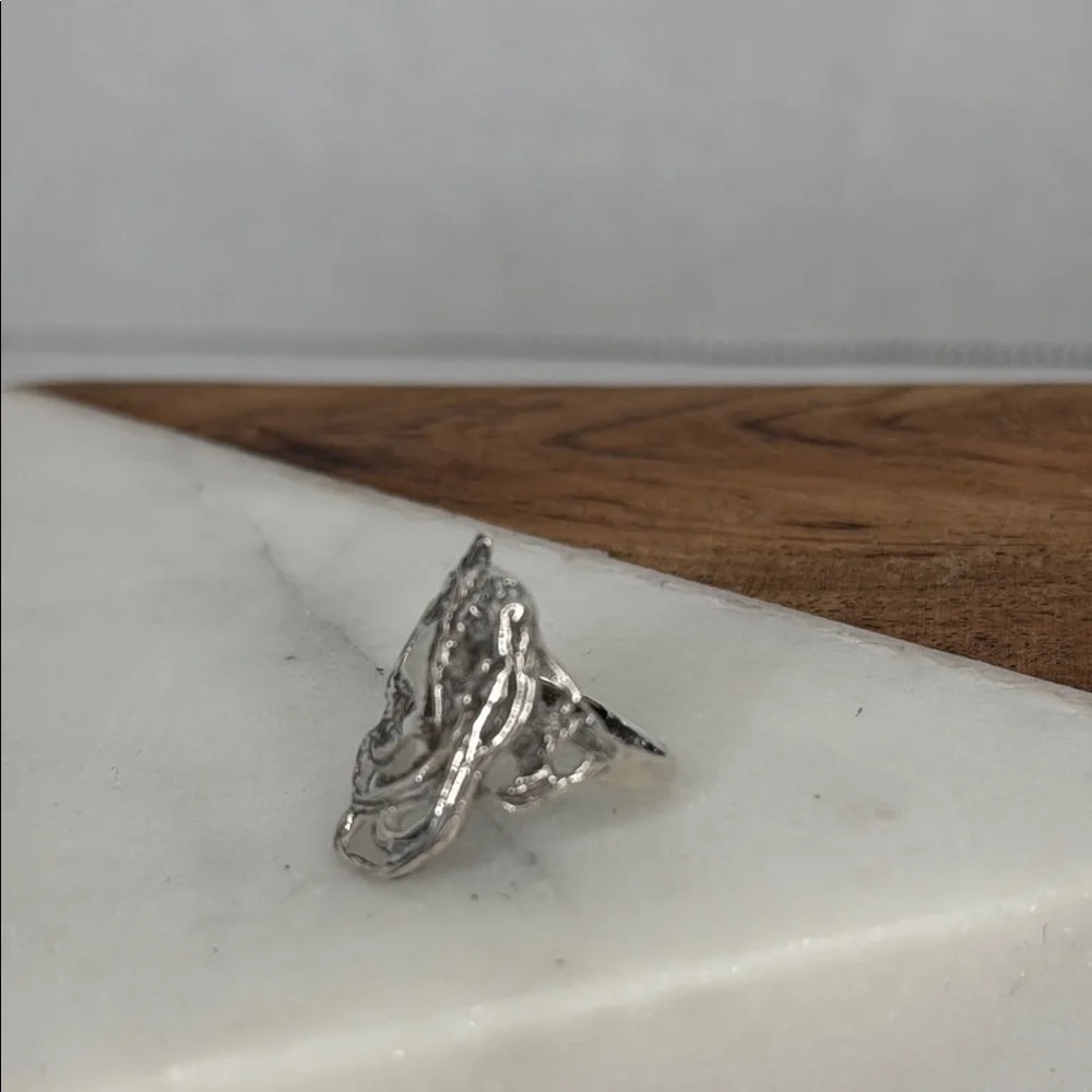 Ornate Estate Silver 925 Filigree Ring with Goddess Design Lot D37